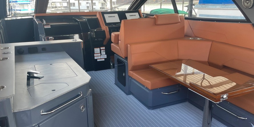 Cruisers Yachts 42 Cantius