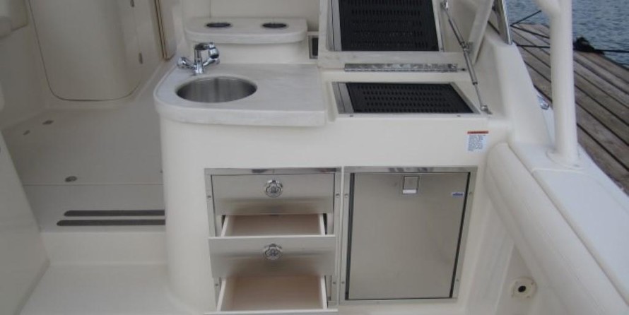 Grady-White Freedom 335