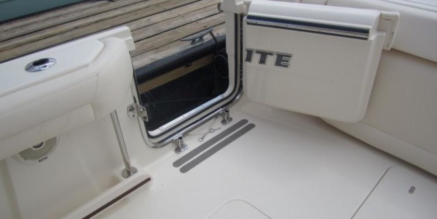 Grady-White Freedom 335