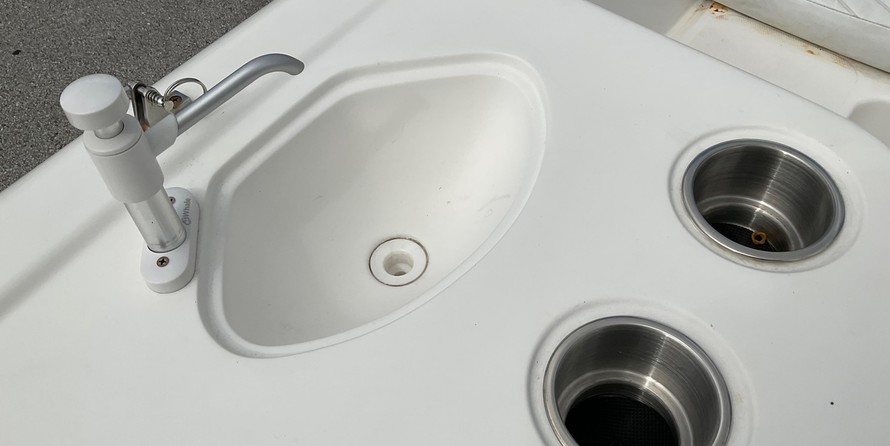 Hurricane 201 sundeck sport