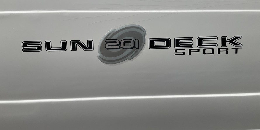 Hurricane 201 sundeck sport