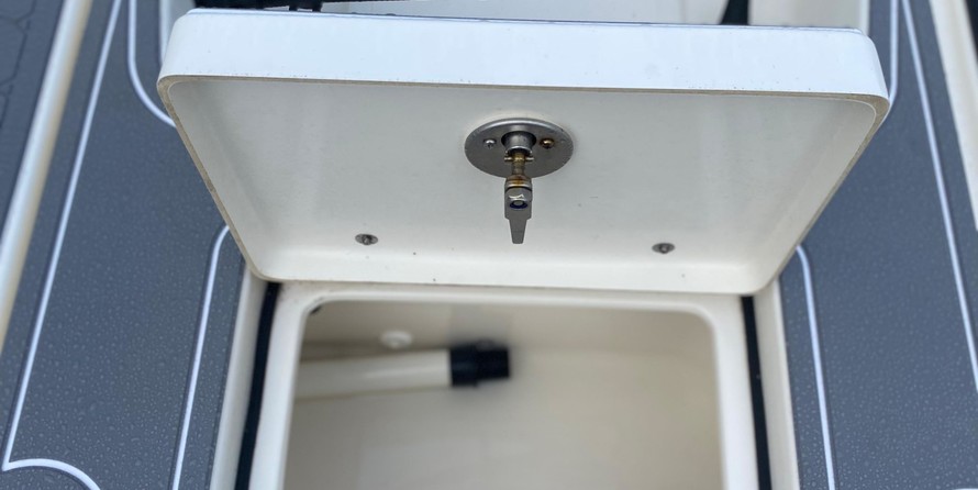 Hewes 16.9 redfisher