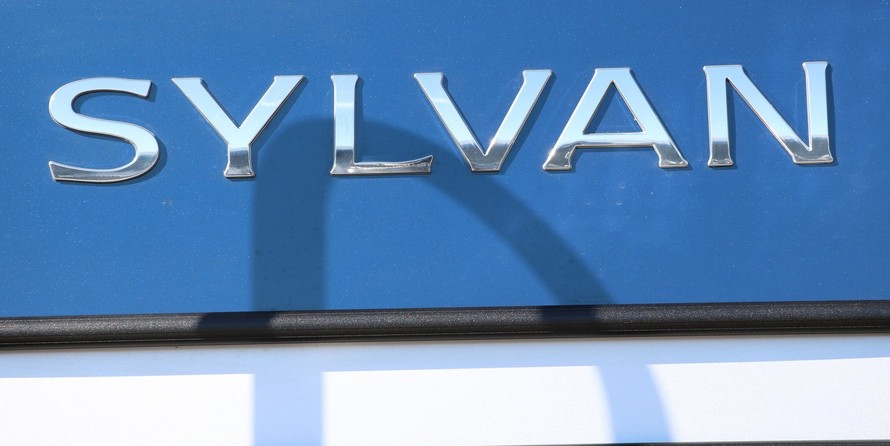 60 x 16 tri-toon passenger vessel