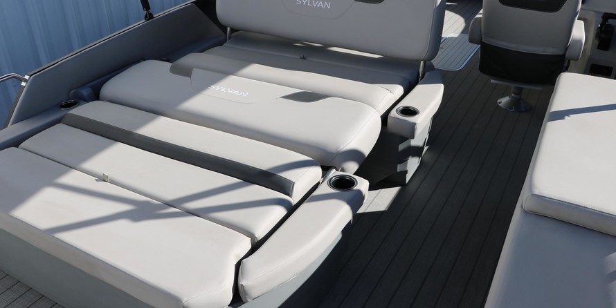 60 x 16 tri-toon passenger vessel