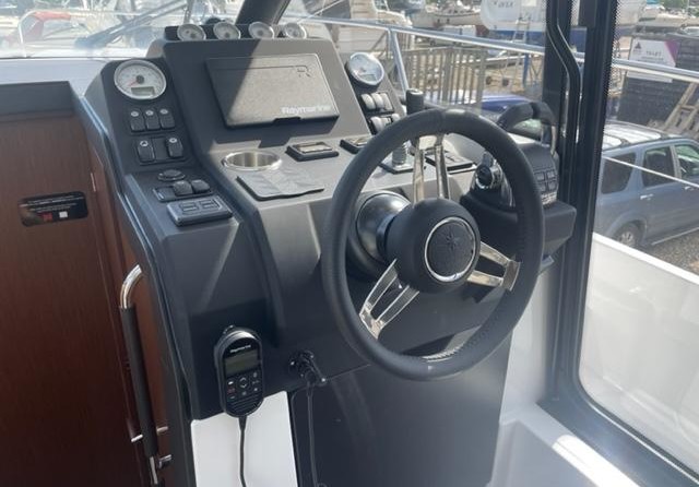 Jeanneau NC 33