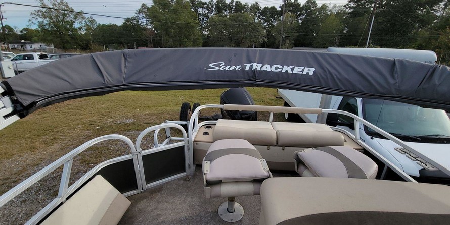 Sun Tracker Fishin Barge 22 DLX