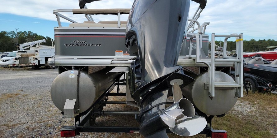 Sun Tracker Fishin Barge 22 DLX