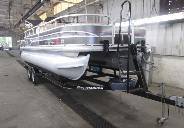 Sun Tracker Fishin Barge 22 DLX