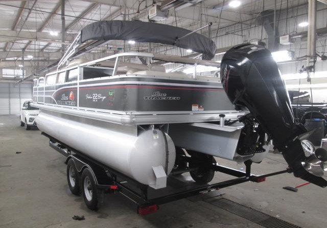 Sun Tracker Fishin Barge 22 DLX