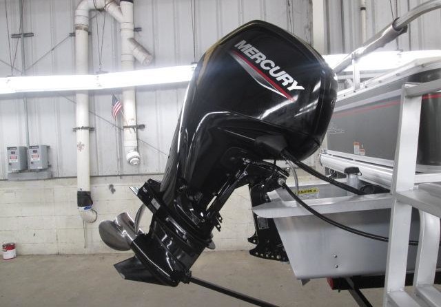 Sun Tracker Fishin Barge 22 DLX