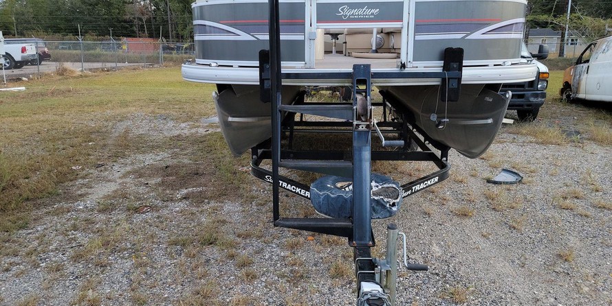 Sun Tracker Fishin Barge 22 DLX