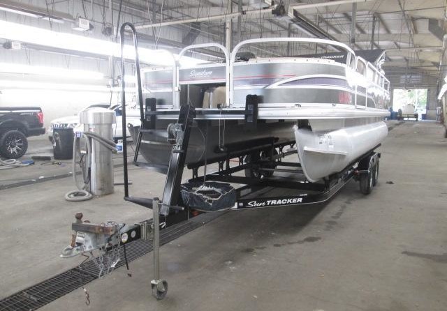 Sun Tracker Fishin Barge 22 DLX