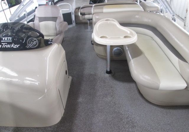 Sun Tracker Fishin Barge 22 DLX