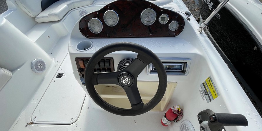 Hurricane 201 sundeck sport