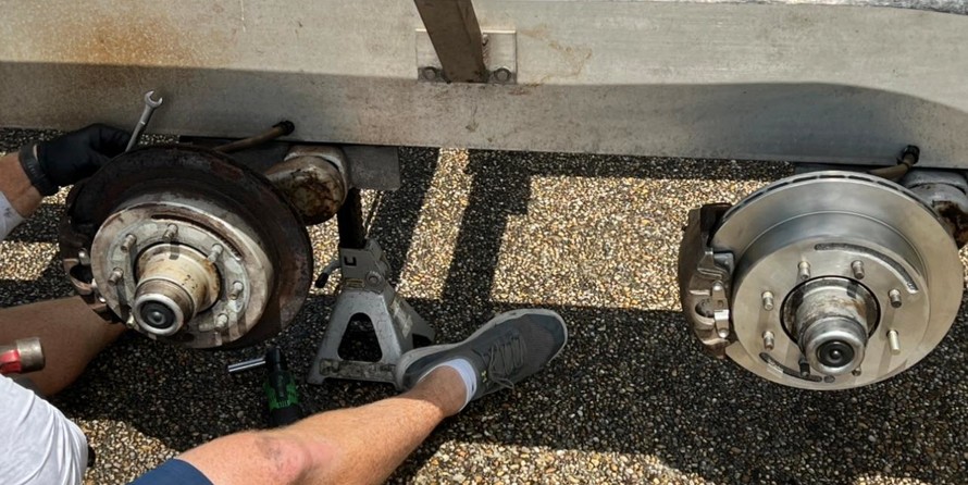 Cobia 217 center console