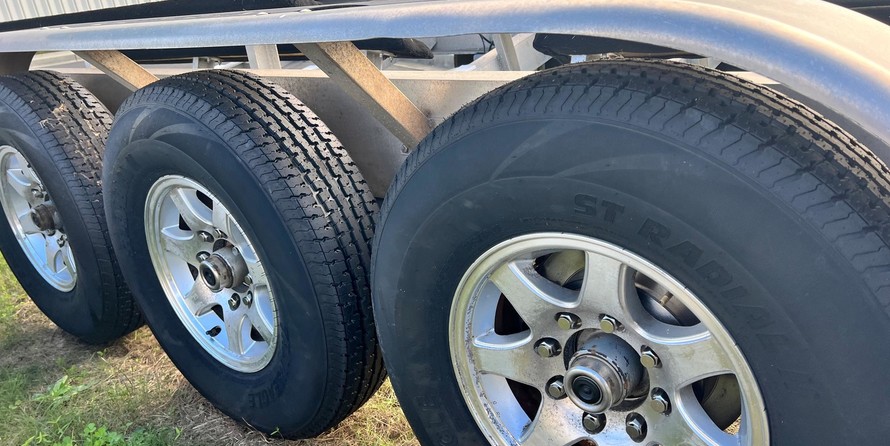 Cobia 217 center console
