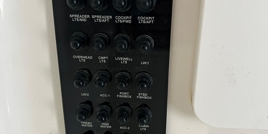 Cobia 217 center console