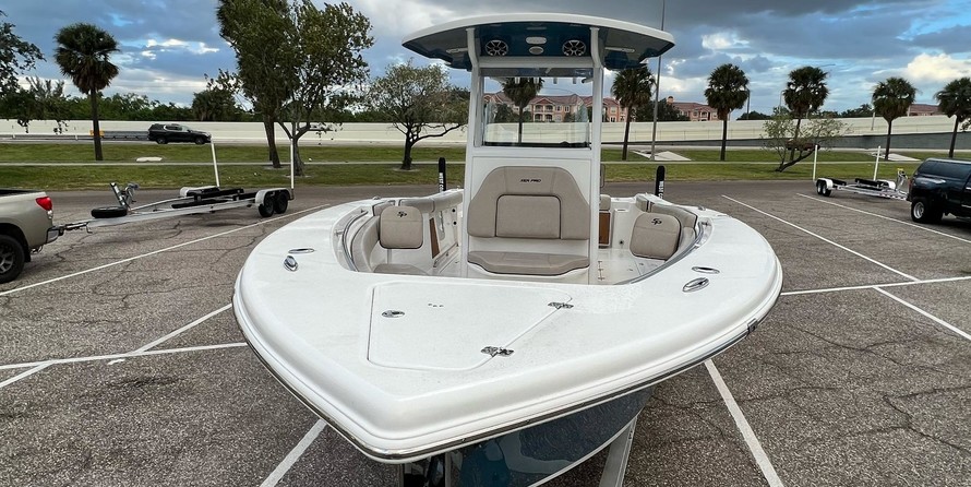 Angler Pro Boats 2900 center console