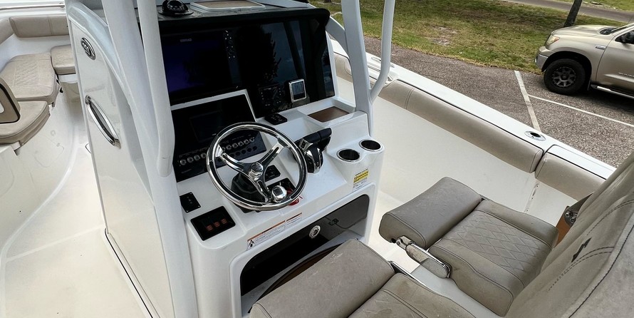 Angler Pro Boats 2900 center console