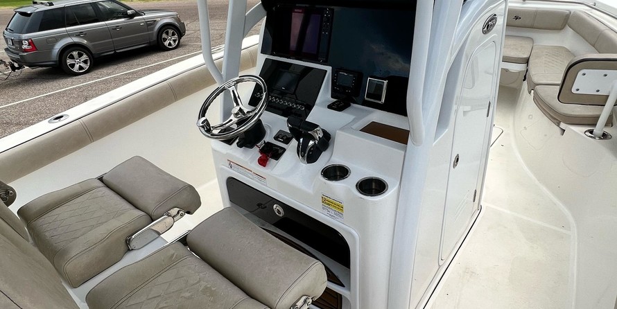 Angler Pro Boats 2900 center console