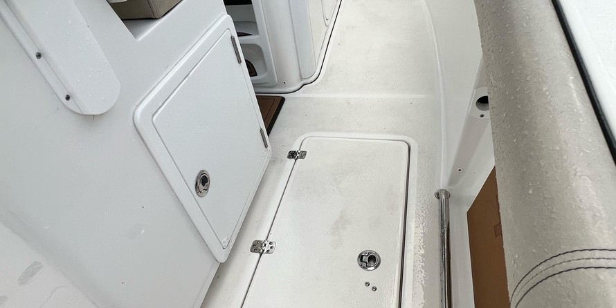 Angler Pro Boats 2900 center console