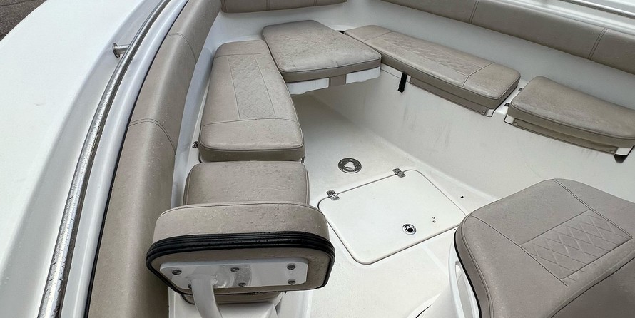 Angler Pro Boats 2900 center console