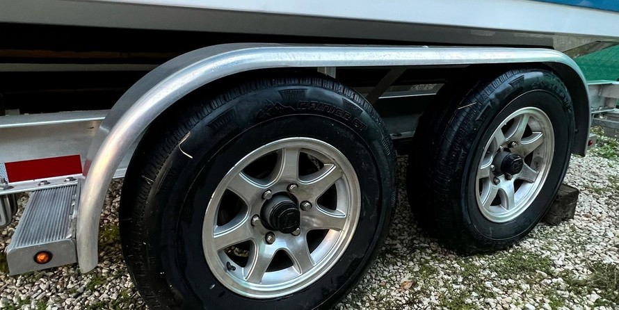 Angler Pro Boats 2900 center console