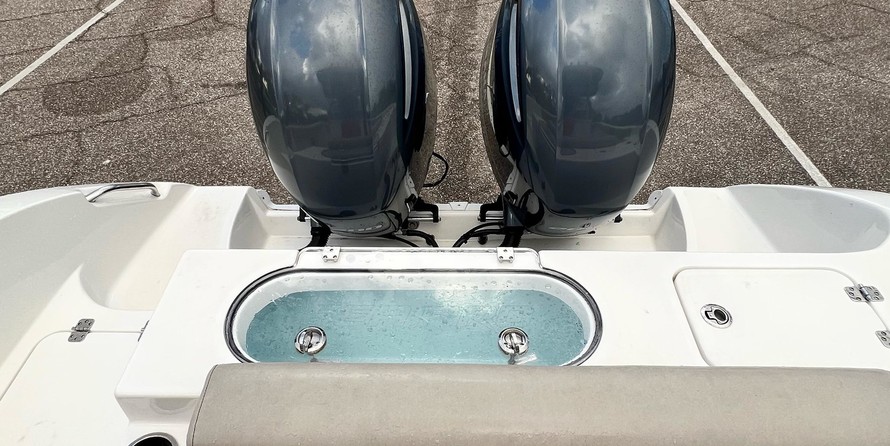 Angler Pro Boats 2900 center console