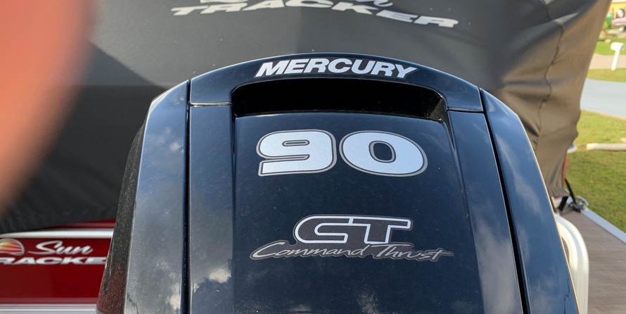 Sun Tracker Fishin Barge 20 DLX