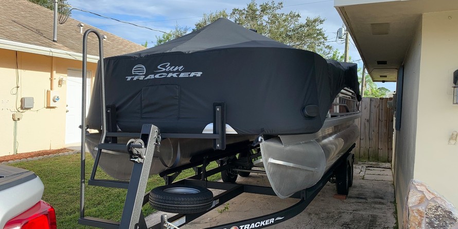 Sun Tracker Fishin Barge 20 DLX
