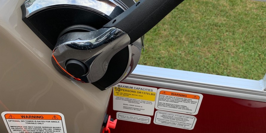 Sun Tracker Fishin Barge 20 DLX