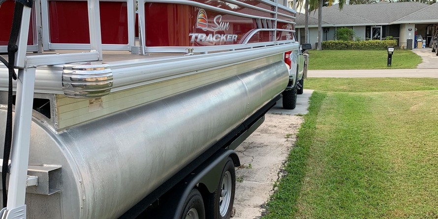 Sun Tracker Fishin Barge 20 DLX