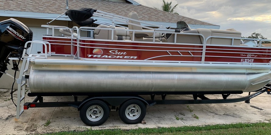 Sun Tracker Fishin Barge 20 DLX