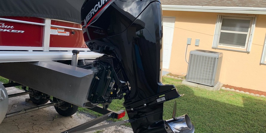 Sun Tracker Fishin Barge 20 DLX