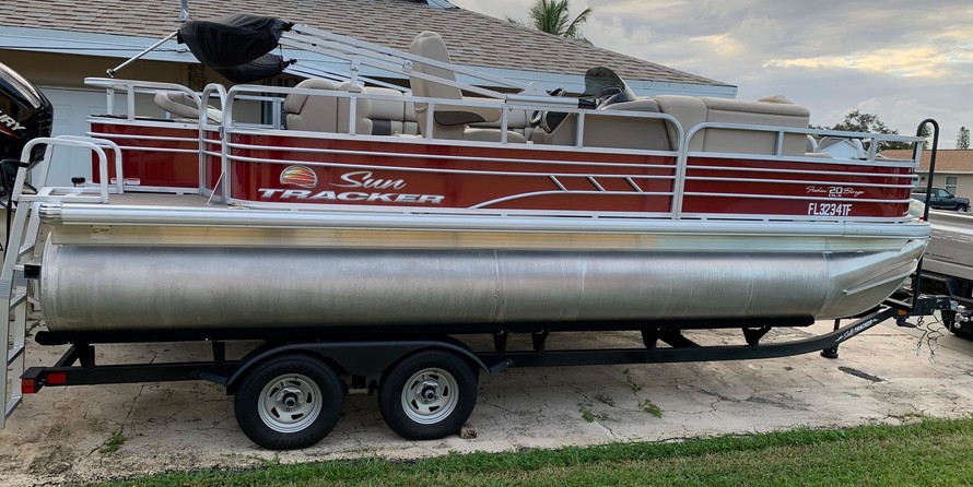 Sun Tracker Fishin Barge 20 DLX