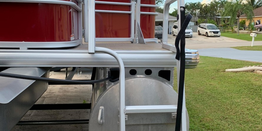 Sun Tracker Fishin Barge 20 DLX