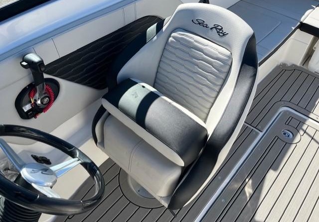 Sea Ray SPX 230