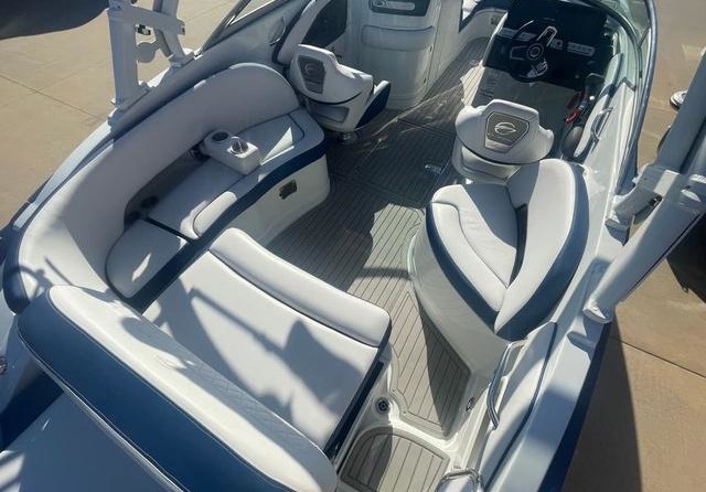Crownline E 255 Surf