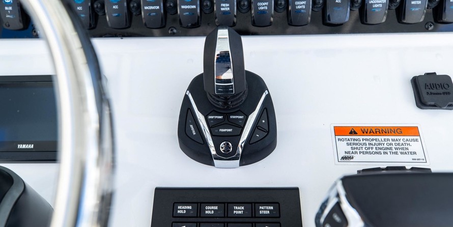 Sea Ray hunt ultra 211