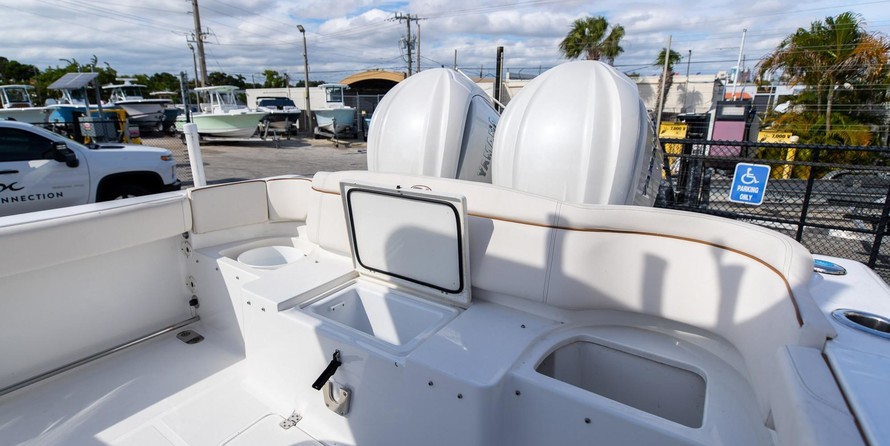Sea Ray hunt ultra 211