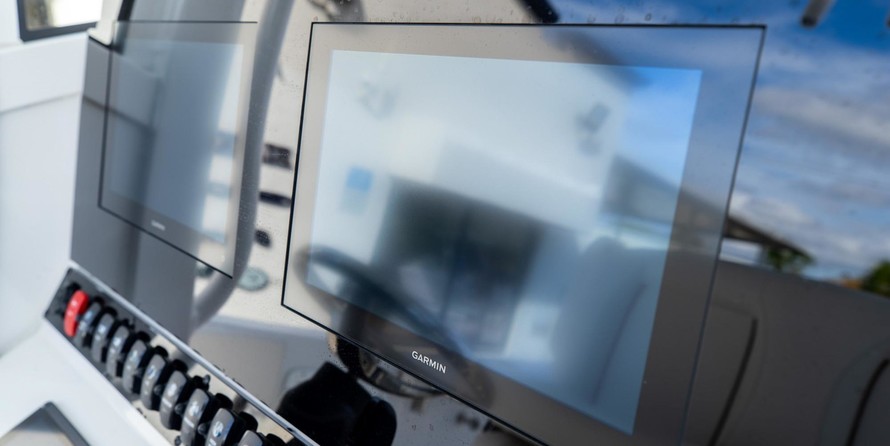 Sea Ray hunt ultra 211