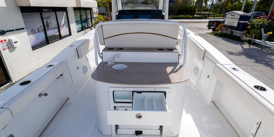 Sea Ray hunt ultra 211