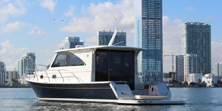 Broward 80 pilot house