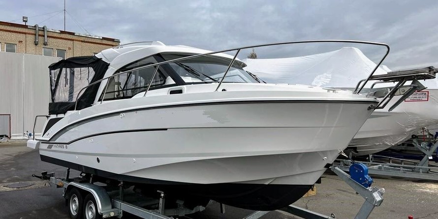 Beneteau Antares 8