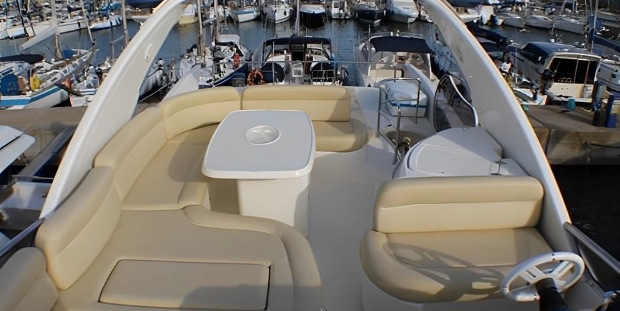Azimut 62E