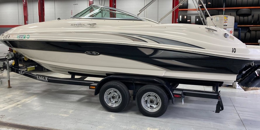 Sea Ray 220 Sundeck