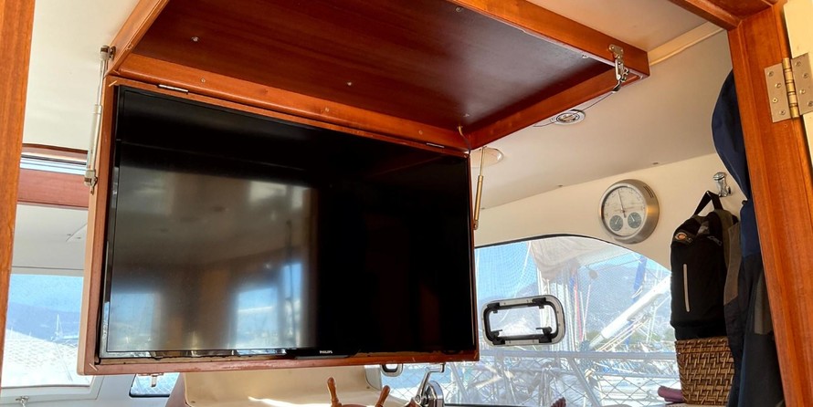 Bluewater yachts 42 coastal cruiser