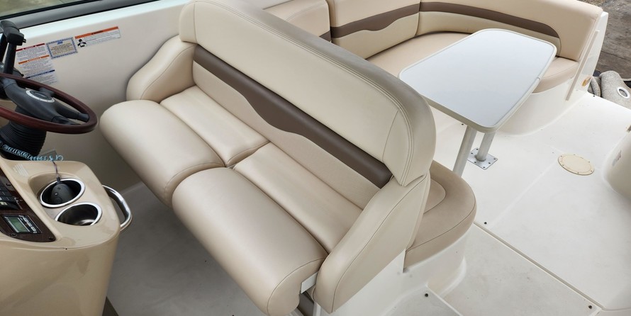 Chaparral 330 Signature