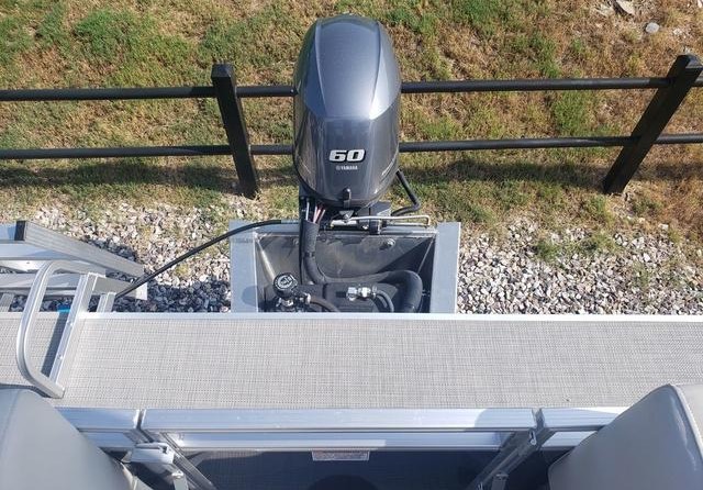 Sunchaser Boats Oasis 18 Fish