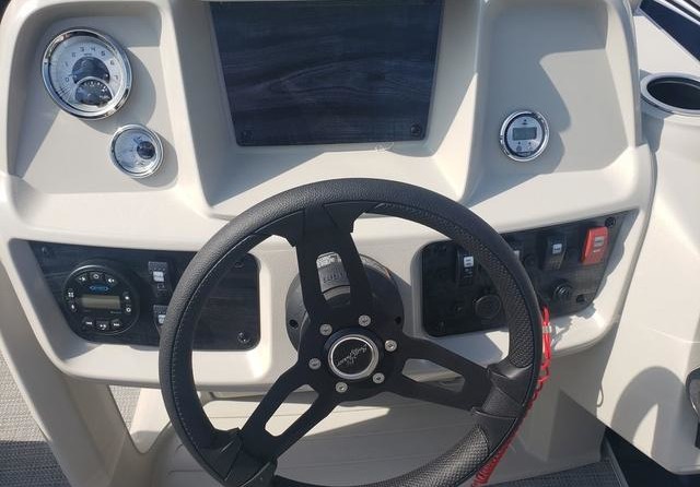 Sunchaser Boats Oasis 18 Fish